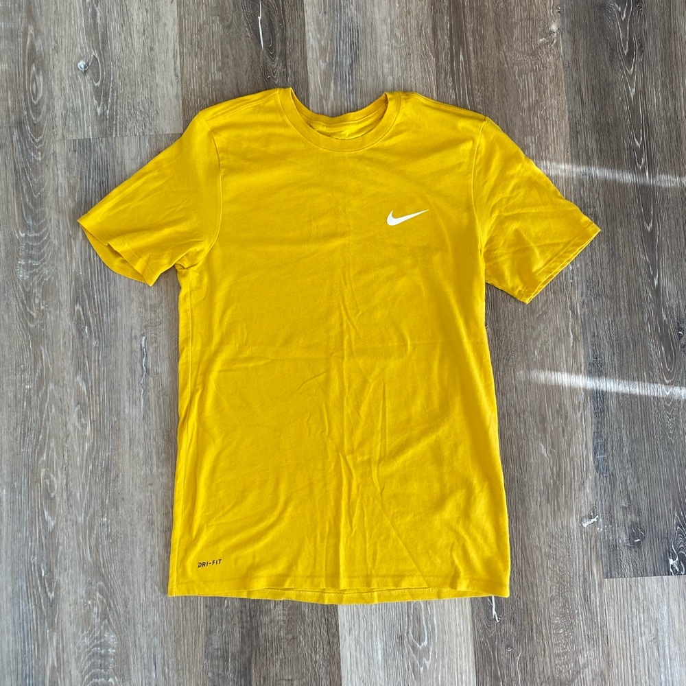 Nike dri-fit T-shirt yellow